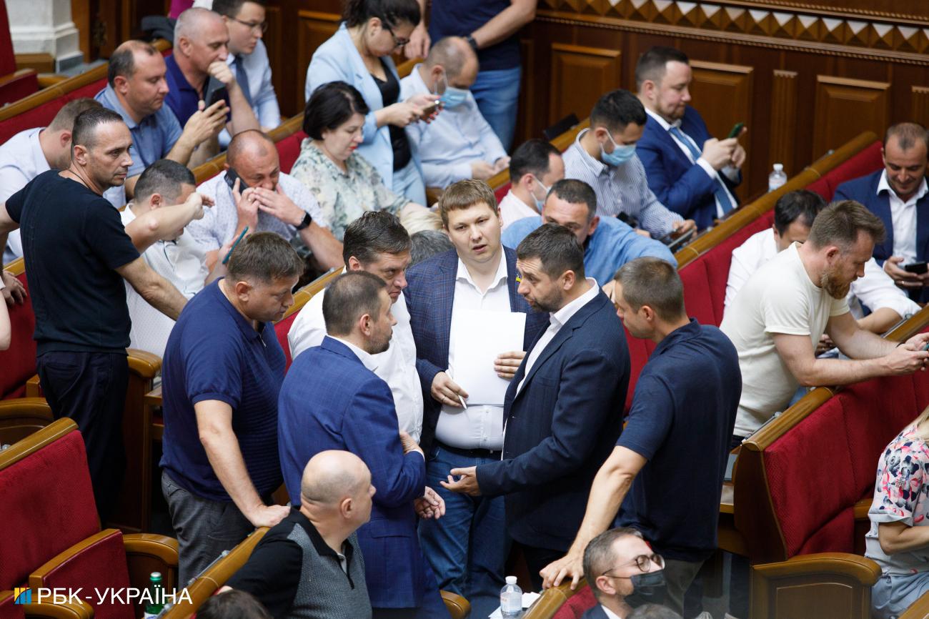 Громади, повіти і префекти. Що Рада може змінити у Конституції цього року